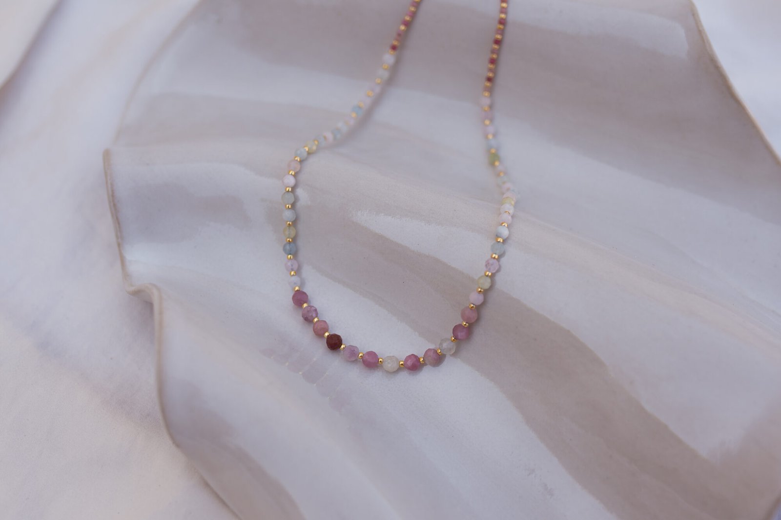Choker z fasetowanym Rodonitem i Morganitem - obrazek 3