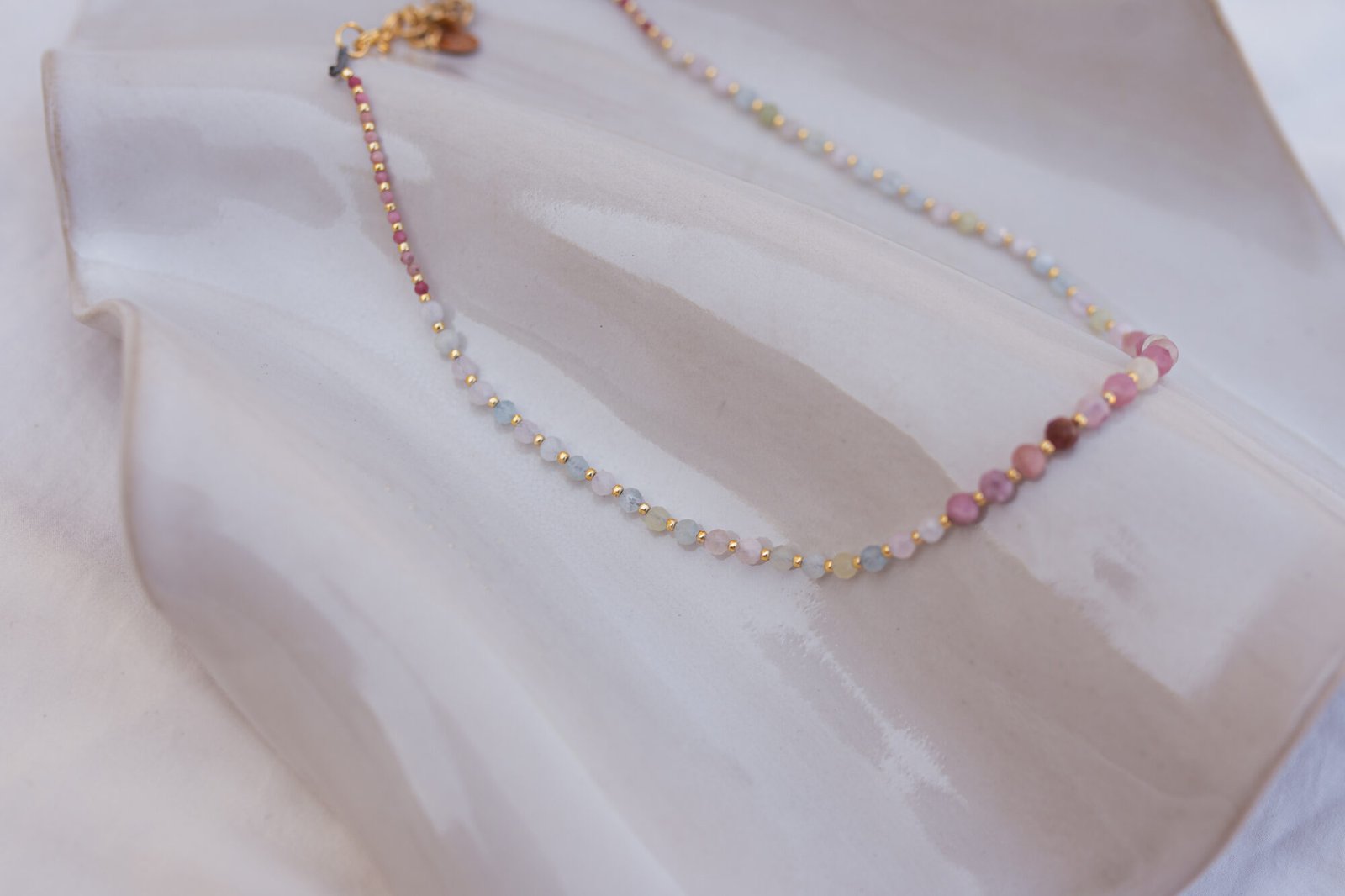 Choker z fasetowanym Rodonitem i Morganitem - obrazek 5