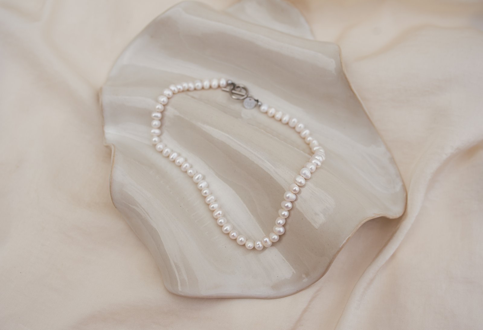 Choker z dużych naturalnych Pereł - Srebrne Wykończenie