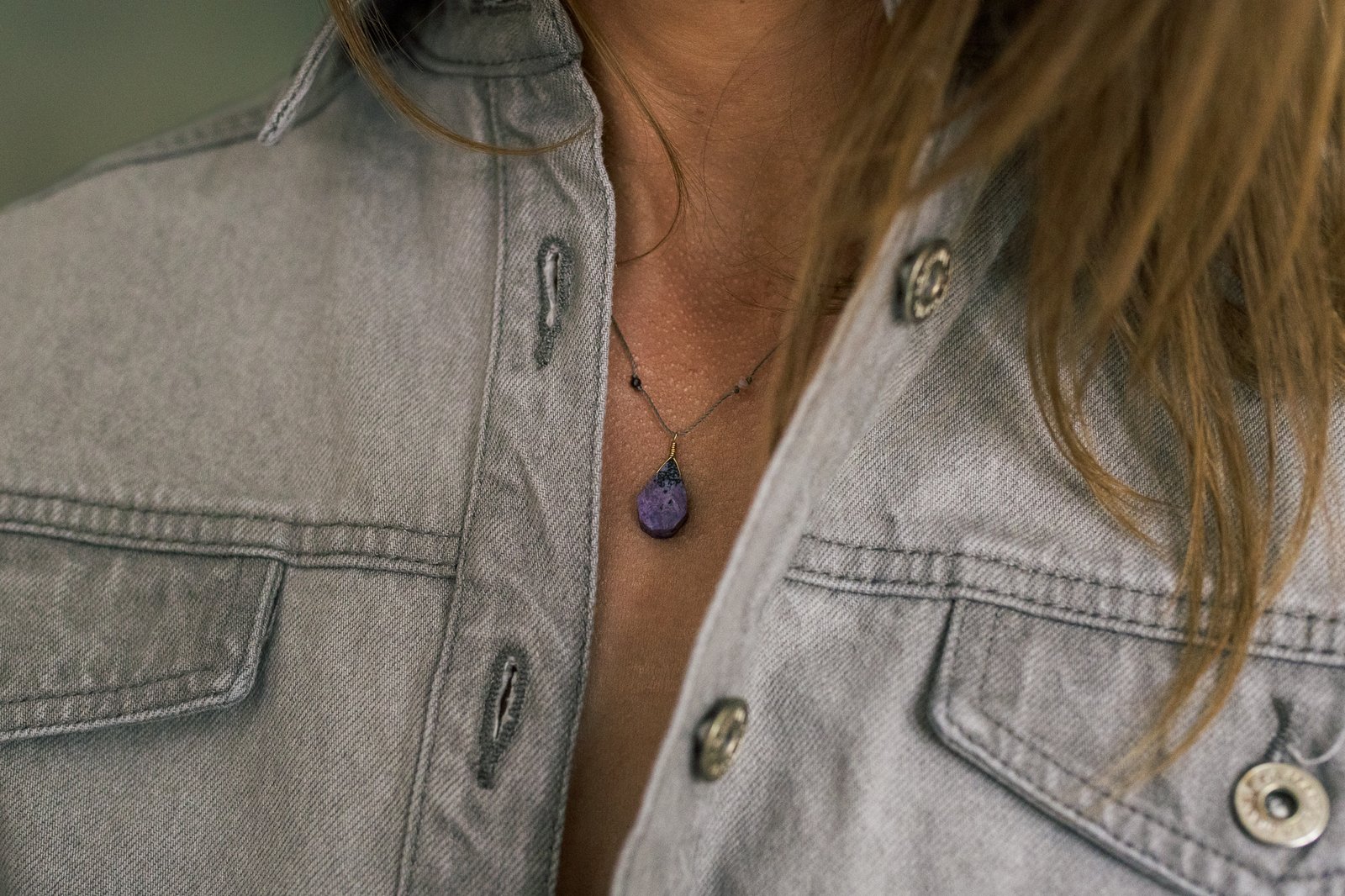 Wisiorek z Czaroitem i Agatami - obrazek 3