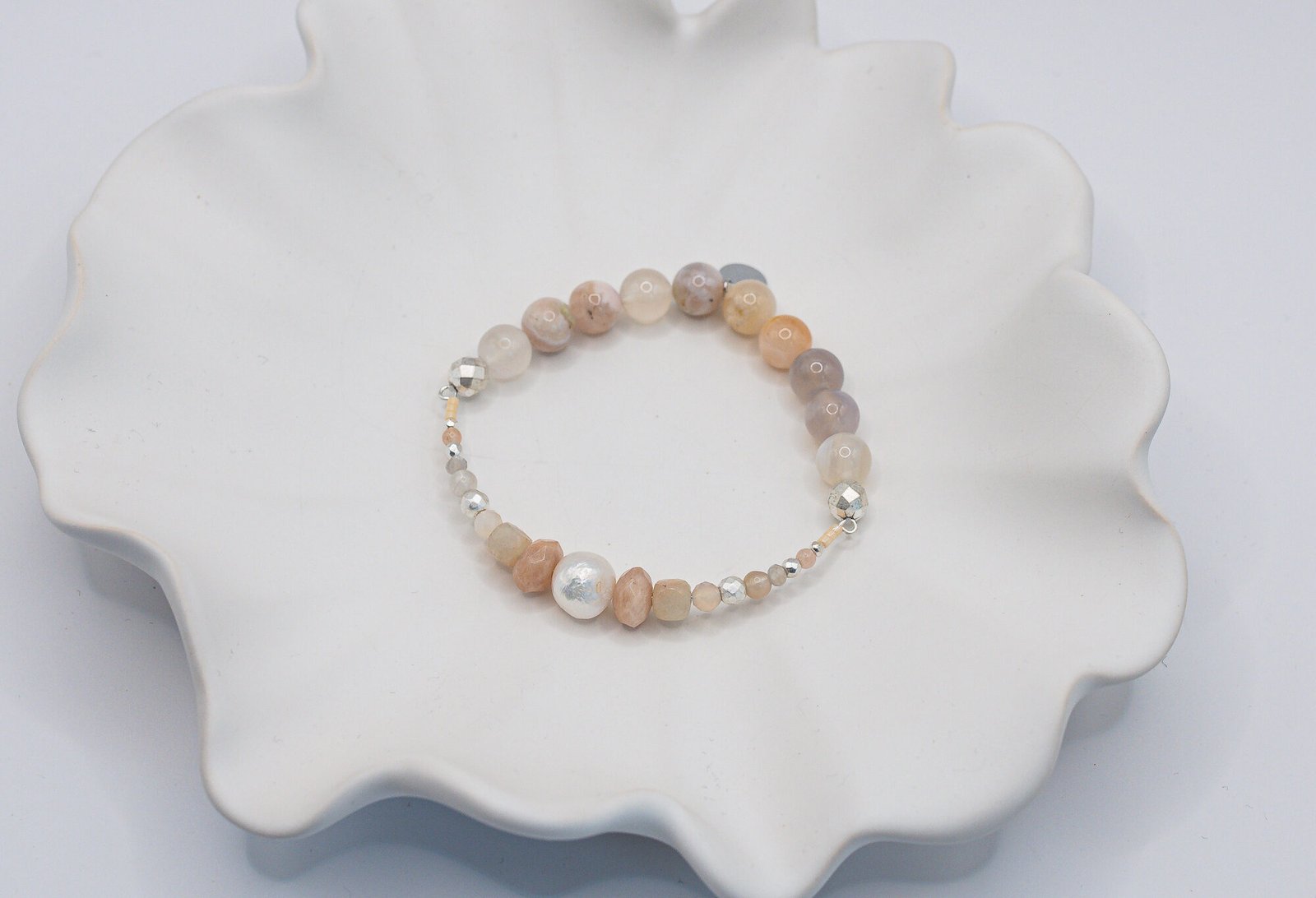 Alternative view of Bransoletka z Perłą i Kamieniami Słonecznymi