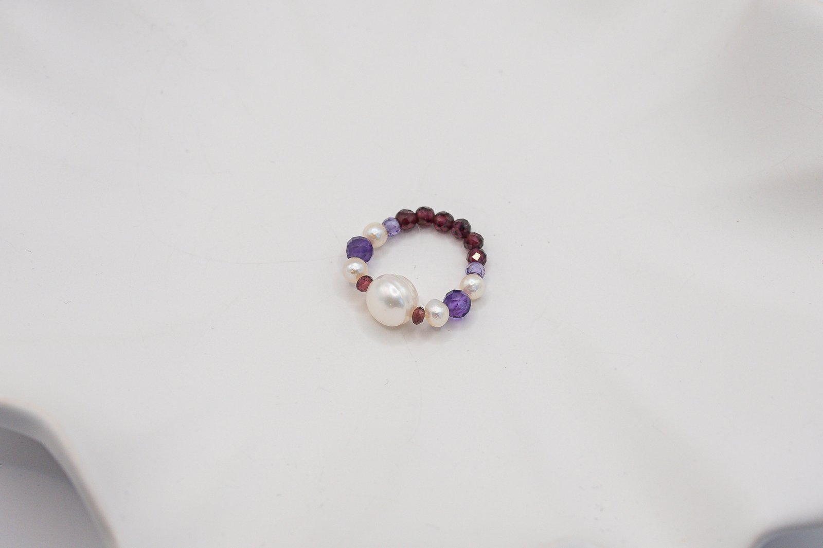 Pierścionek z Perłą Ametystem i Granatem - obrazek 2
