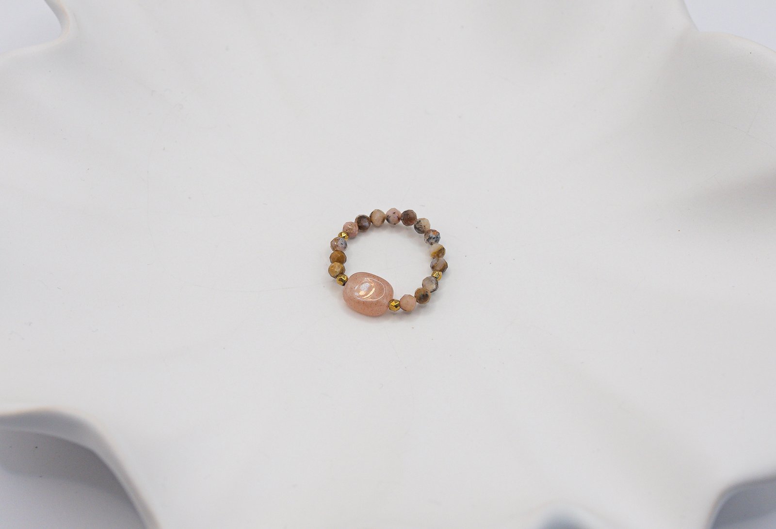 Pierścionek z Kamieniem Słonecznym i Opalem