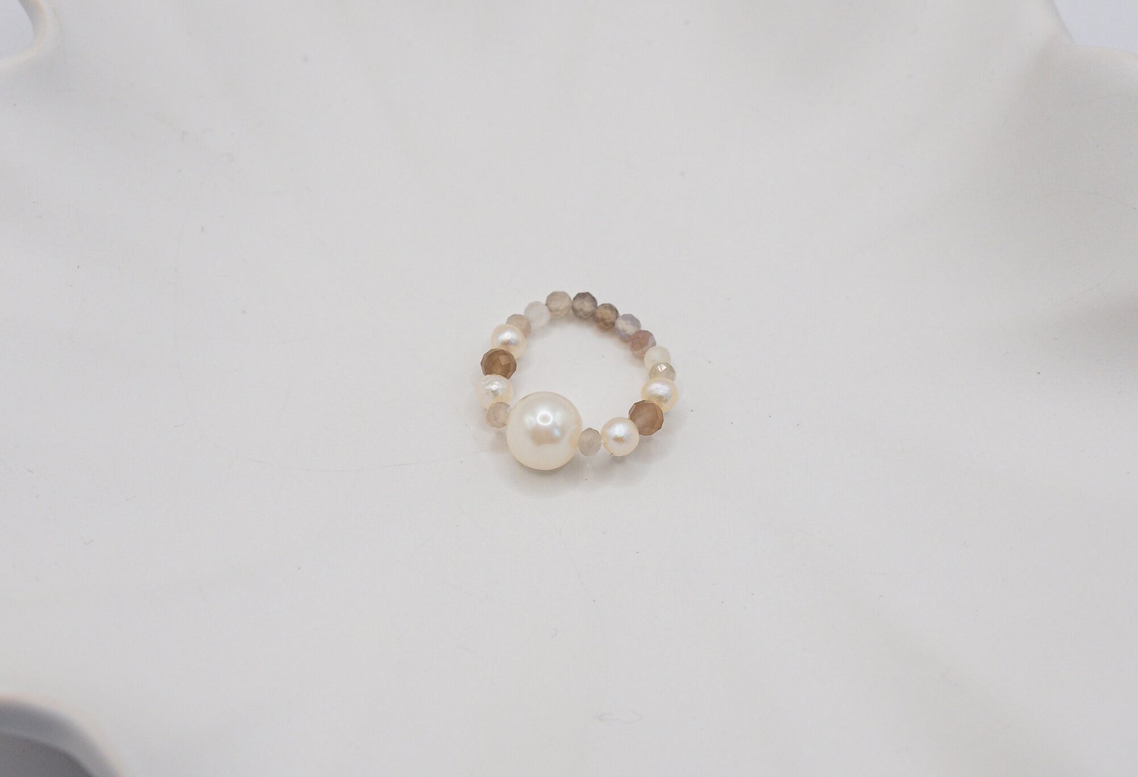 Alternative view of Pierścionek z Perłą i Selenitem
