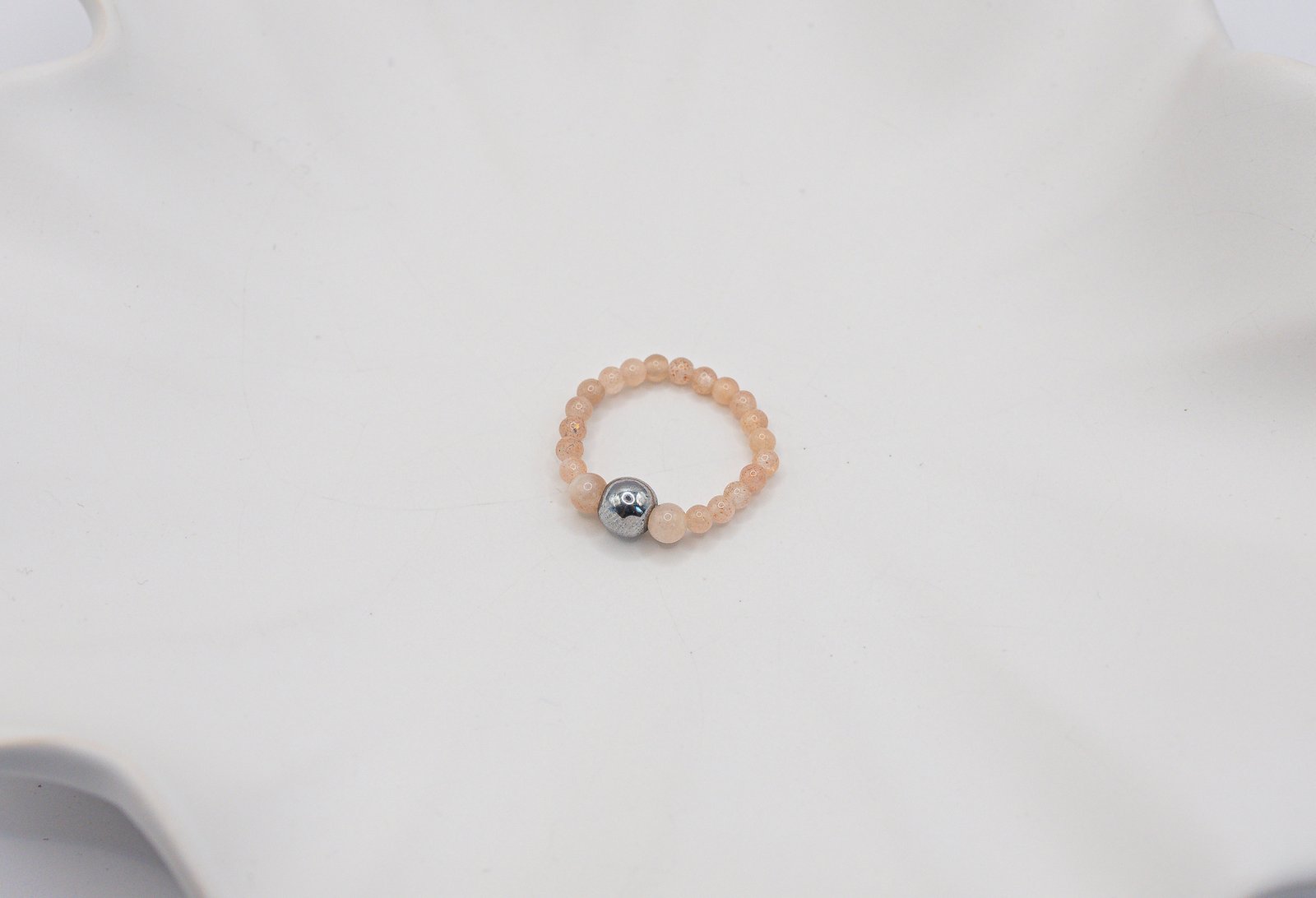 Pierścionek z Hematytem i Kamieniem Słonecznym