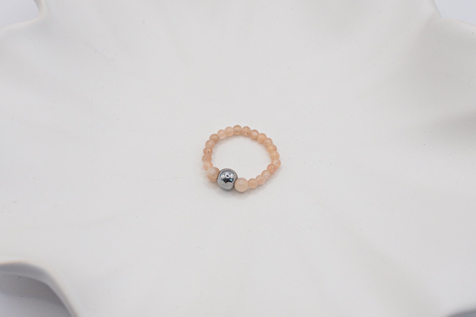 Pierścionek z Hematytem i Kamieniem Słonecznym