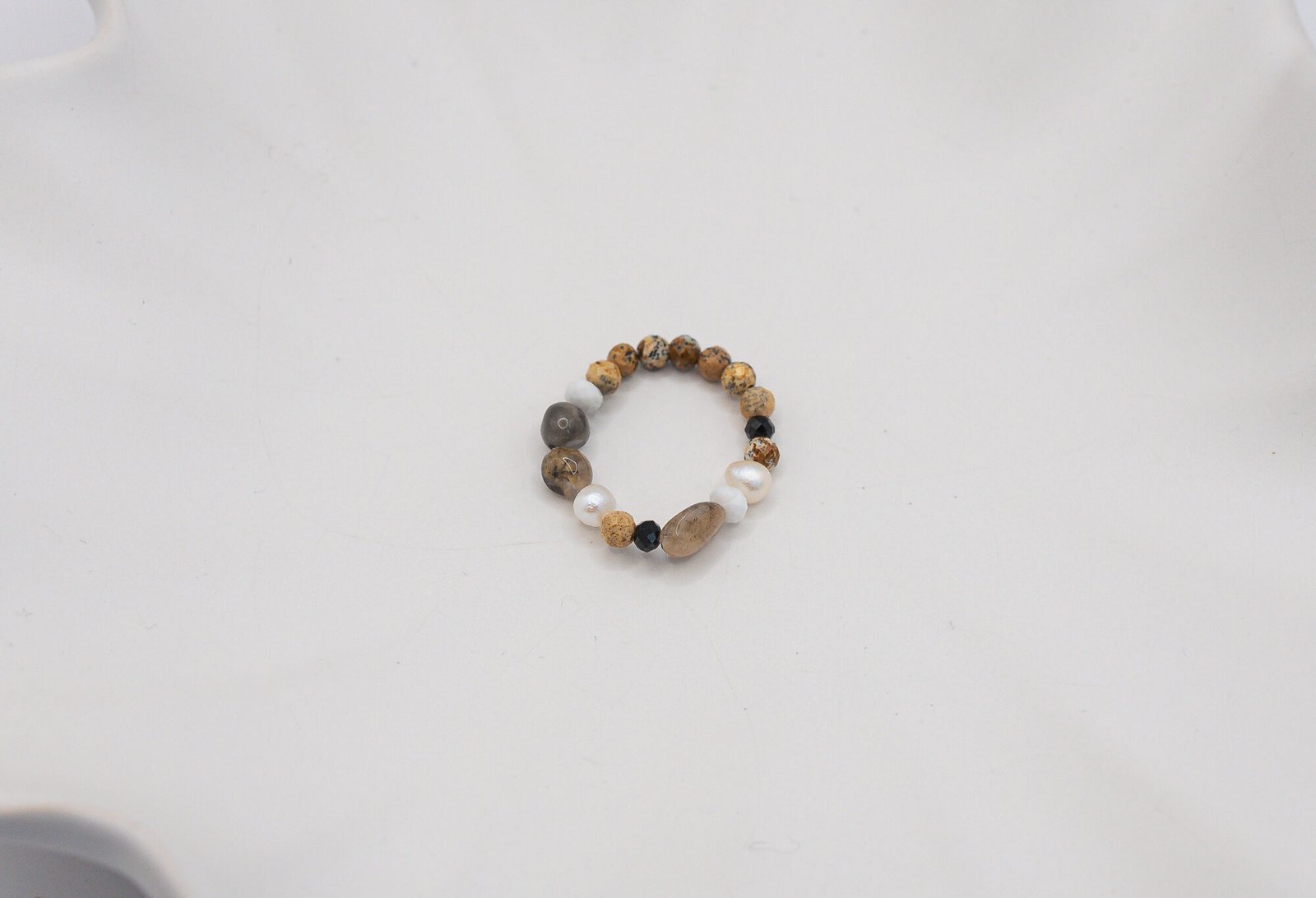 Alternative view of Pierścionek z Perłą Jaspisem i Turmalinem