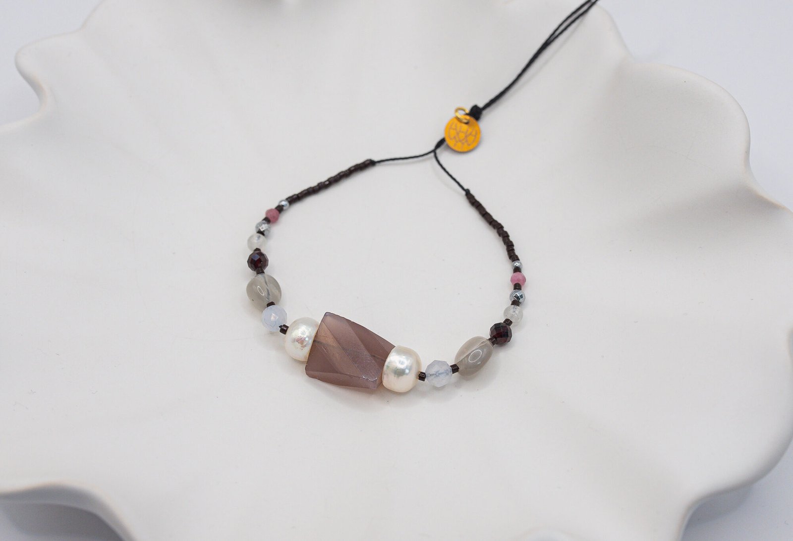 Alternative view of Bransoletka Harmonia Kwarc Chalcedon Granat