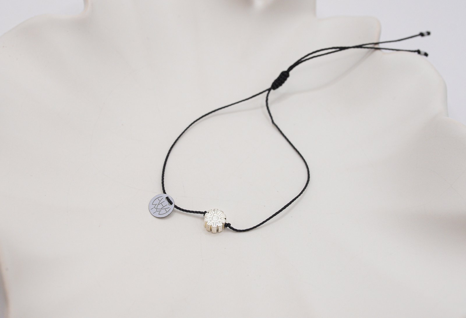 Bransoletka ze srebrnym Kwiatem