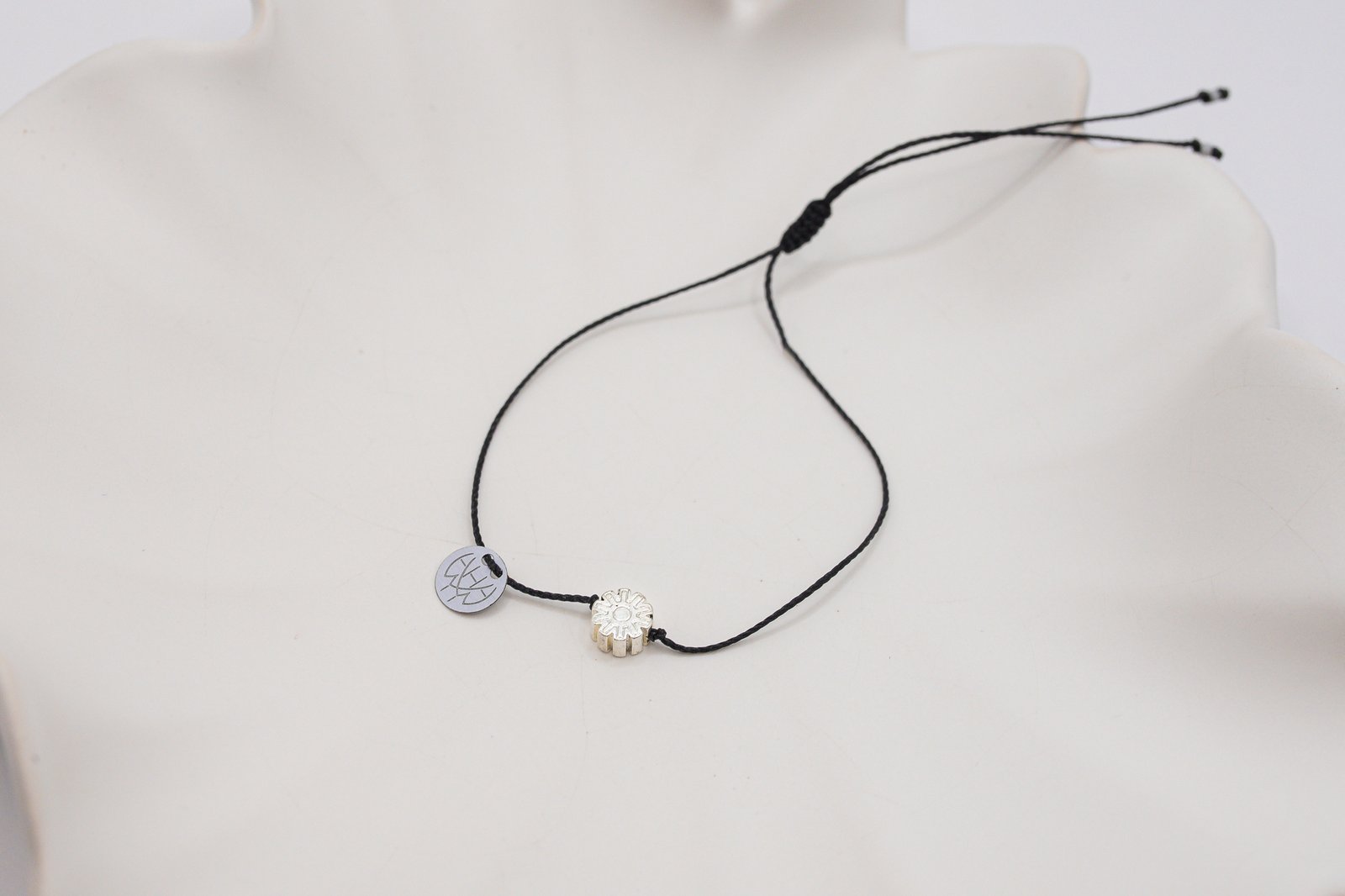 Bransoletka ze srebrnym Kwiatem