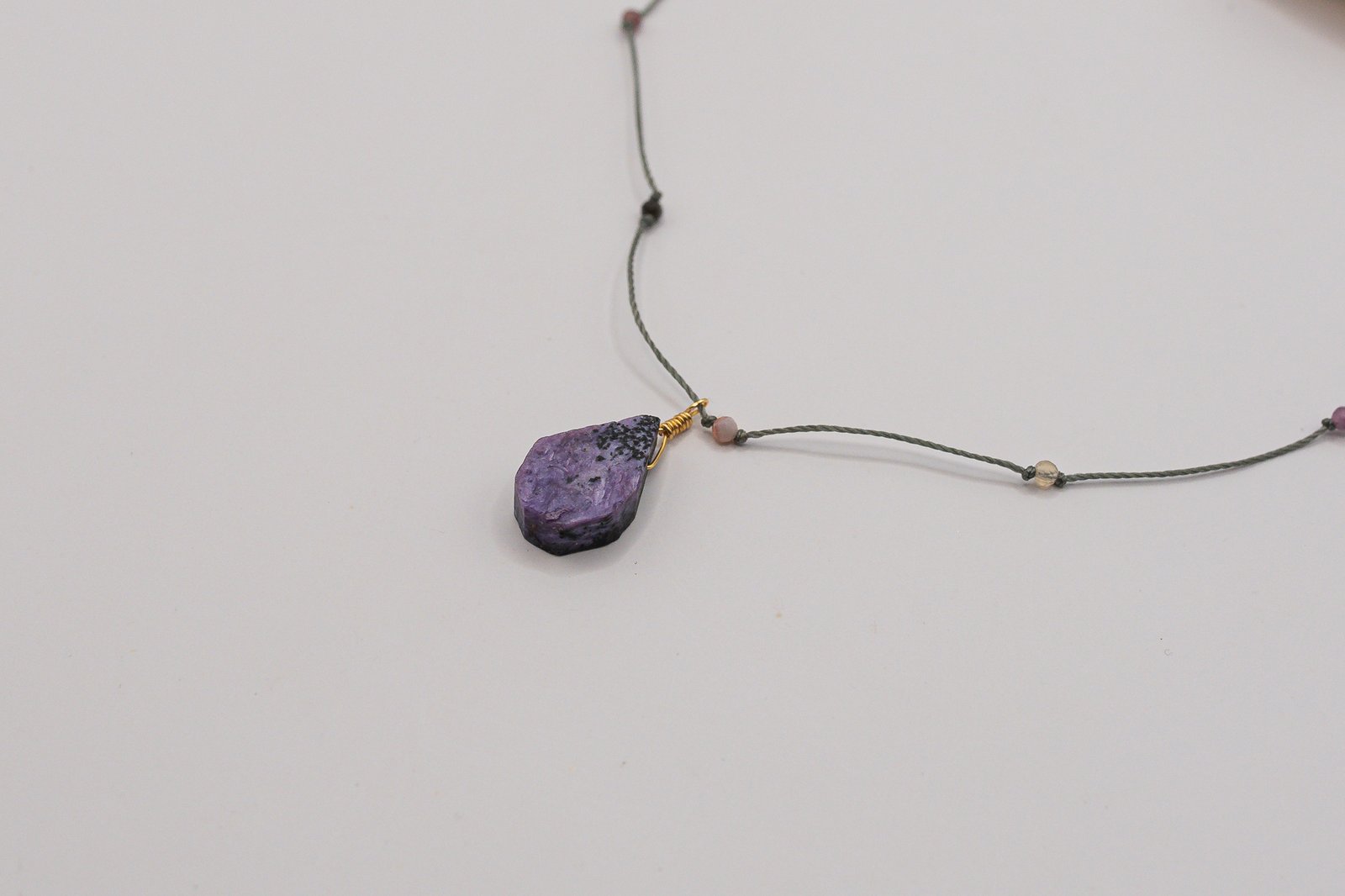 Wisiorek z Czaroitem i Agatami - obrazek 4