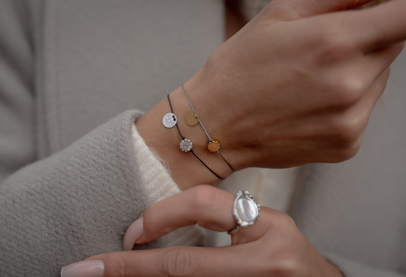 Alternative view of Bransoletka ze złotym Kwiatem