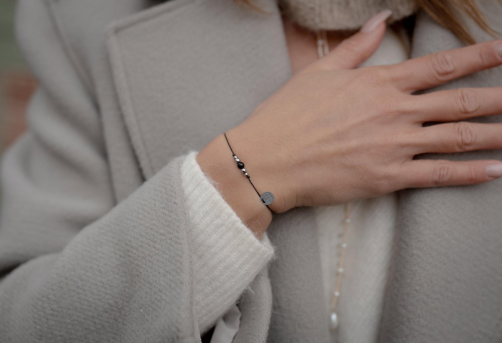 Delikatna Bransoletka z Czarnym Onyksem