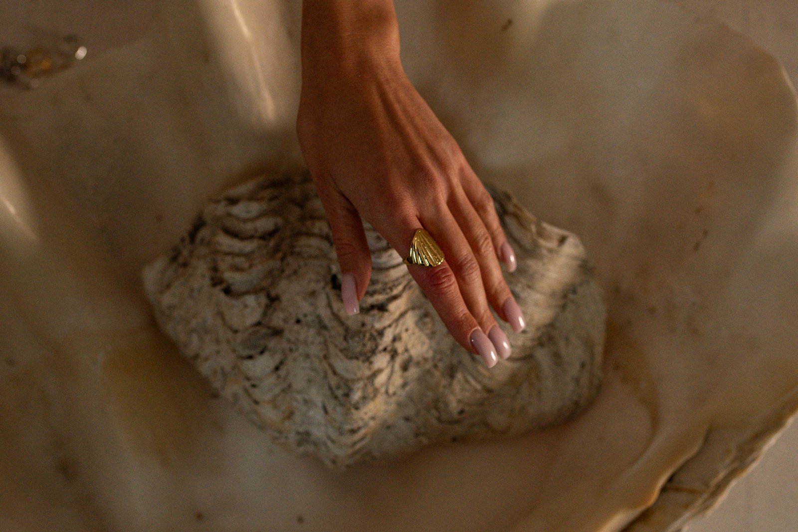 Złoty pierścionek Ariela - obrazek 3