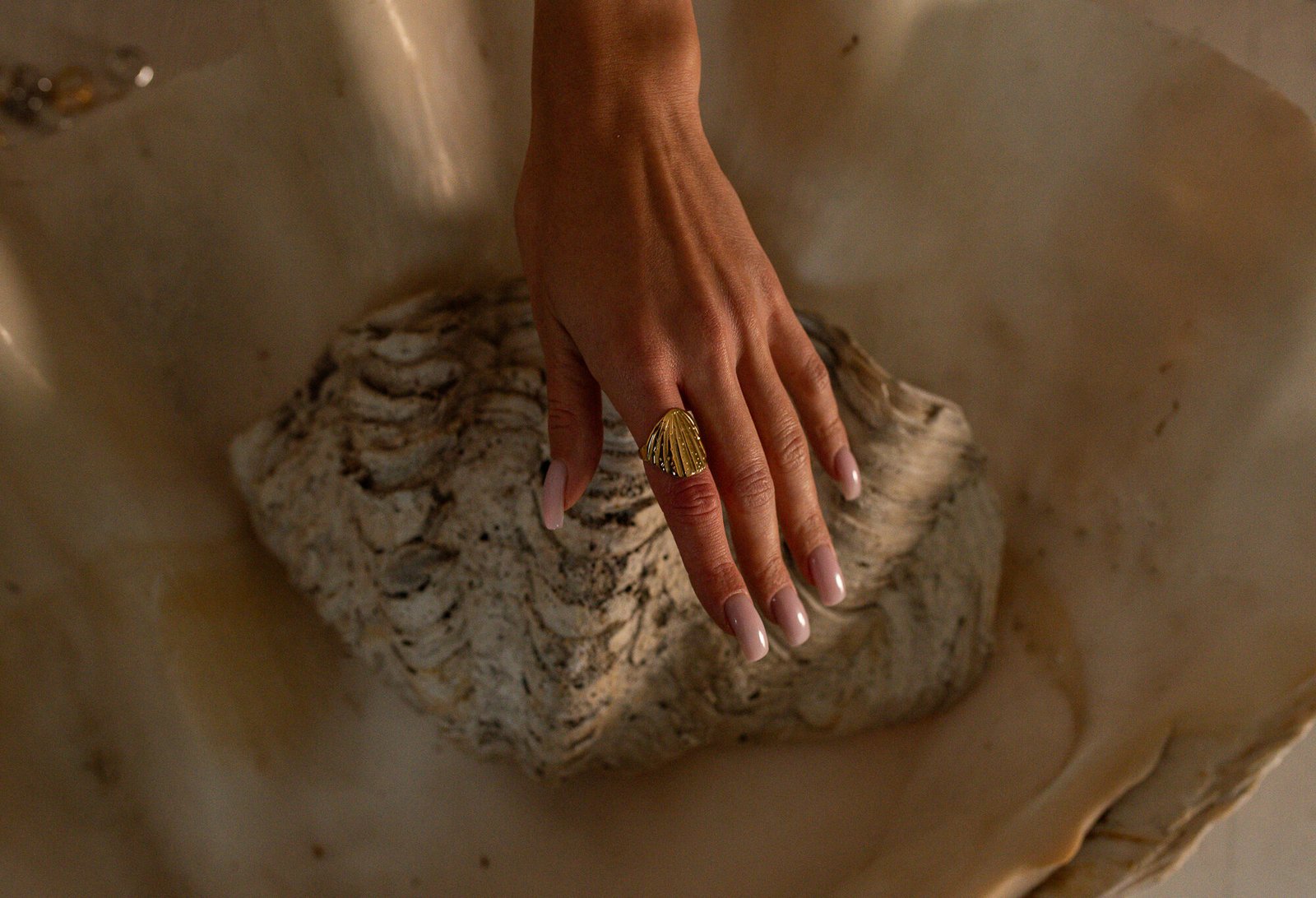 Złoty pierścionek Ariela